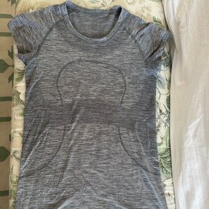 Lululemon swiftly short sleeve hip length t-shirt